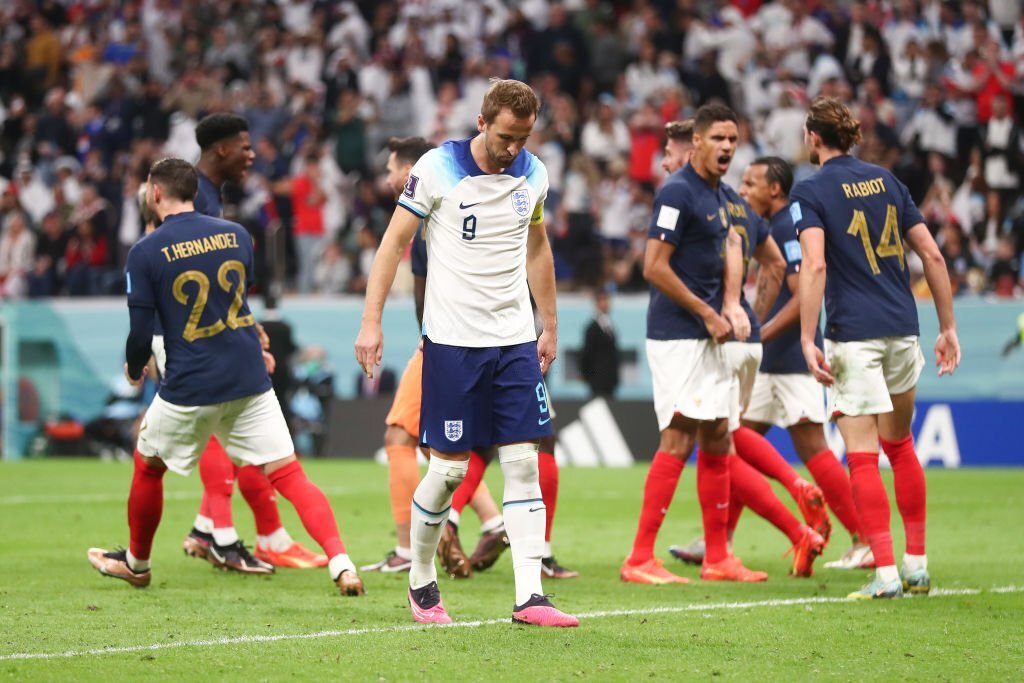 Mbappe cười hả hê khi Kane sút trượt penalty 3